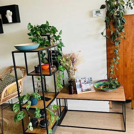 Cozy Two Bedroom Near Centre Appartement *